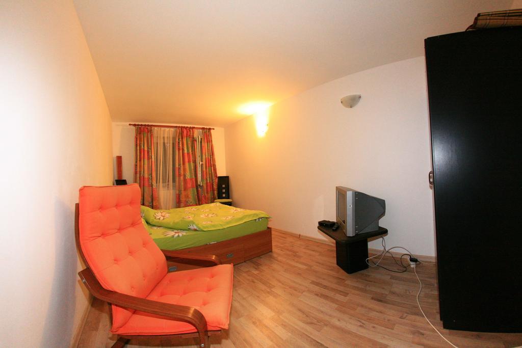 Hotel Cuibul Salamandrelor Sarmizegetusa Zimmer foto